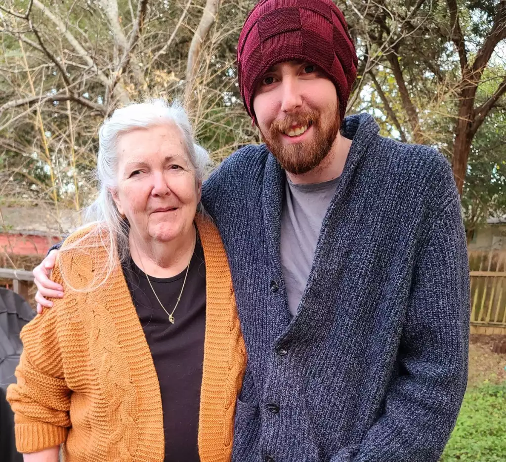 Asmongold with his beloved mother. (Picture: Twitter / Zack)