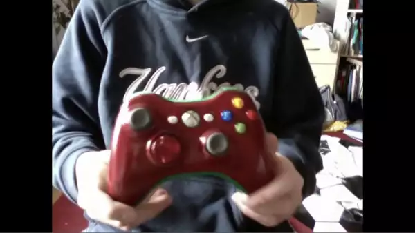 timothée chalamet, hollywood actor, youtube channel, youtuber, xbox 360, xbox 360 controller, green and red colours